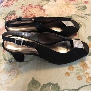 VIA ACCENTI SlingBack Buckle heels 9W, Black satin